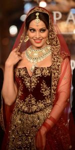 Bipasha Basu walk for Fashion Design Council of India presents Shree Raj Mahal Jewellers on final day of India Couture Week in Delhi on 20th July 2014